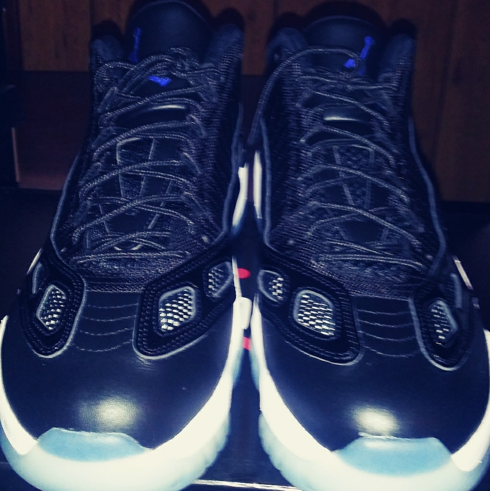 Jordan 11 retro low ie "space jam"